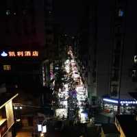 繁华的保成路夜市