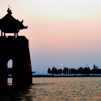 夕阳下东湖