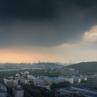 暴雨来了，武汉上空奇特景观曾院平摄影