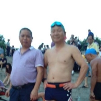 广东来汉男士张文洲长江游泳遇险获救