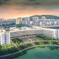 武汉高校开学第一天曾院平摄影