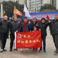 武汉冬泳爱好者托普斯游泳俱乐部获得团体总分第一名