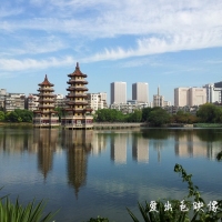 顺逆光下的鲩子湖双塔