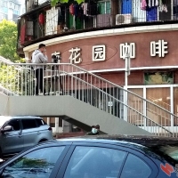 摄影人和街边小店