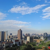蓝蓝天上有个月亮